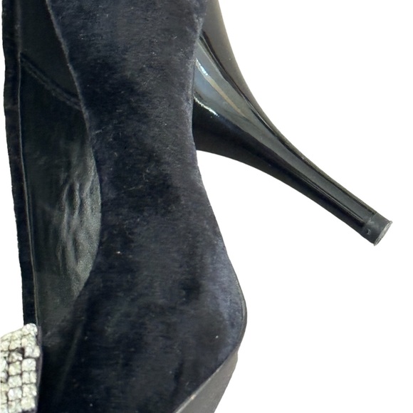 White House Black Market Crush Velvet High Heels - Picture 3 of 6
